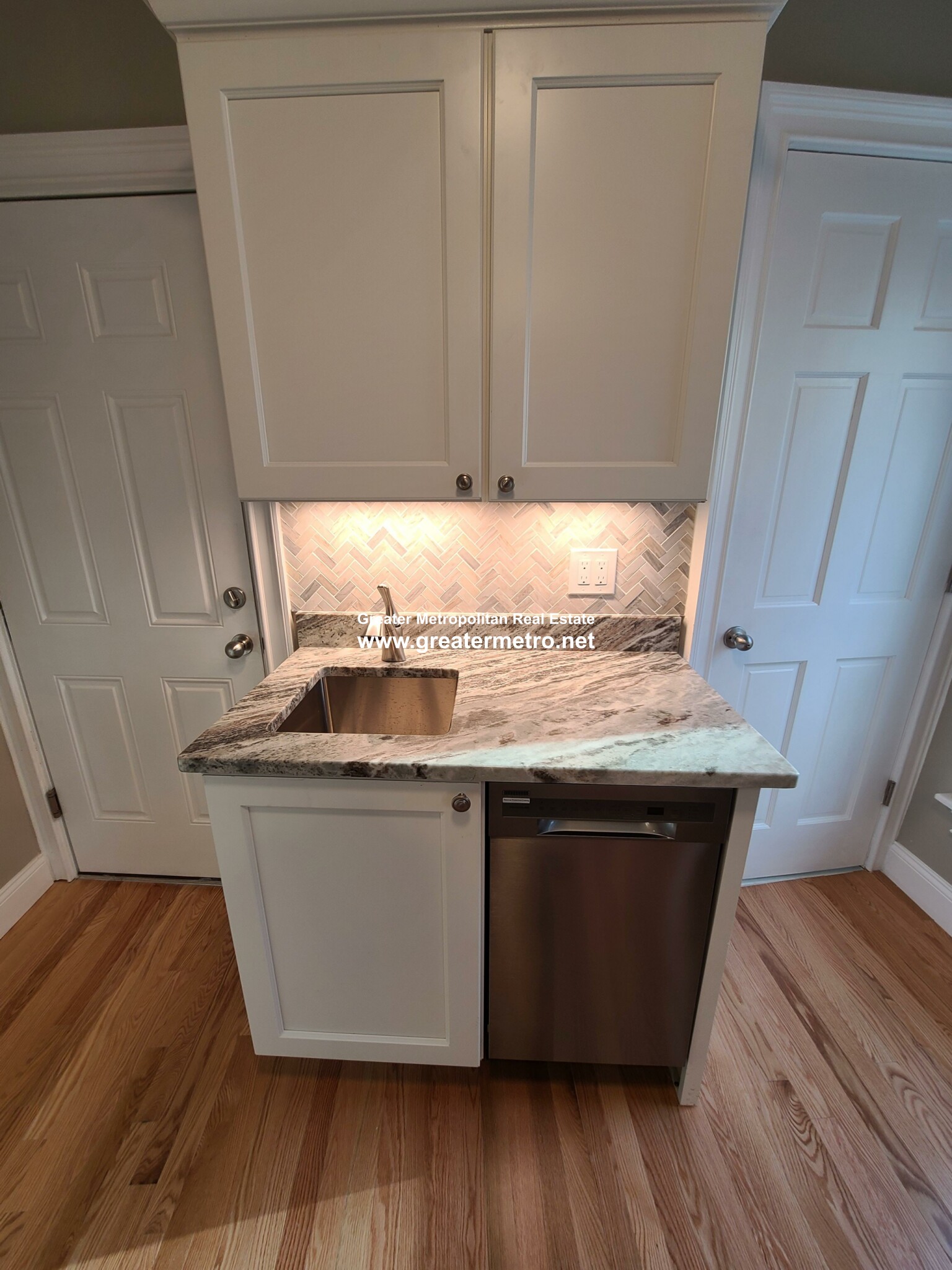 470 Commercial St, North End