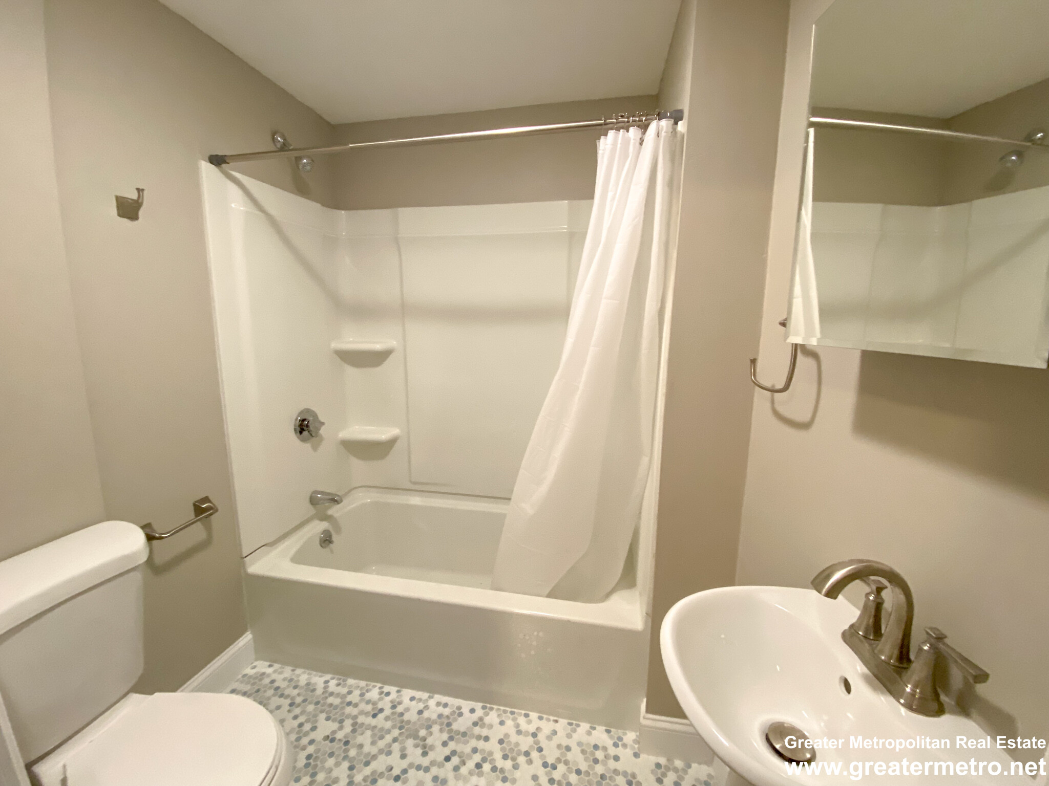 466 Commercial St, North End