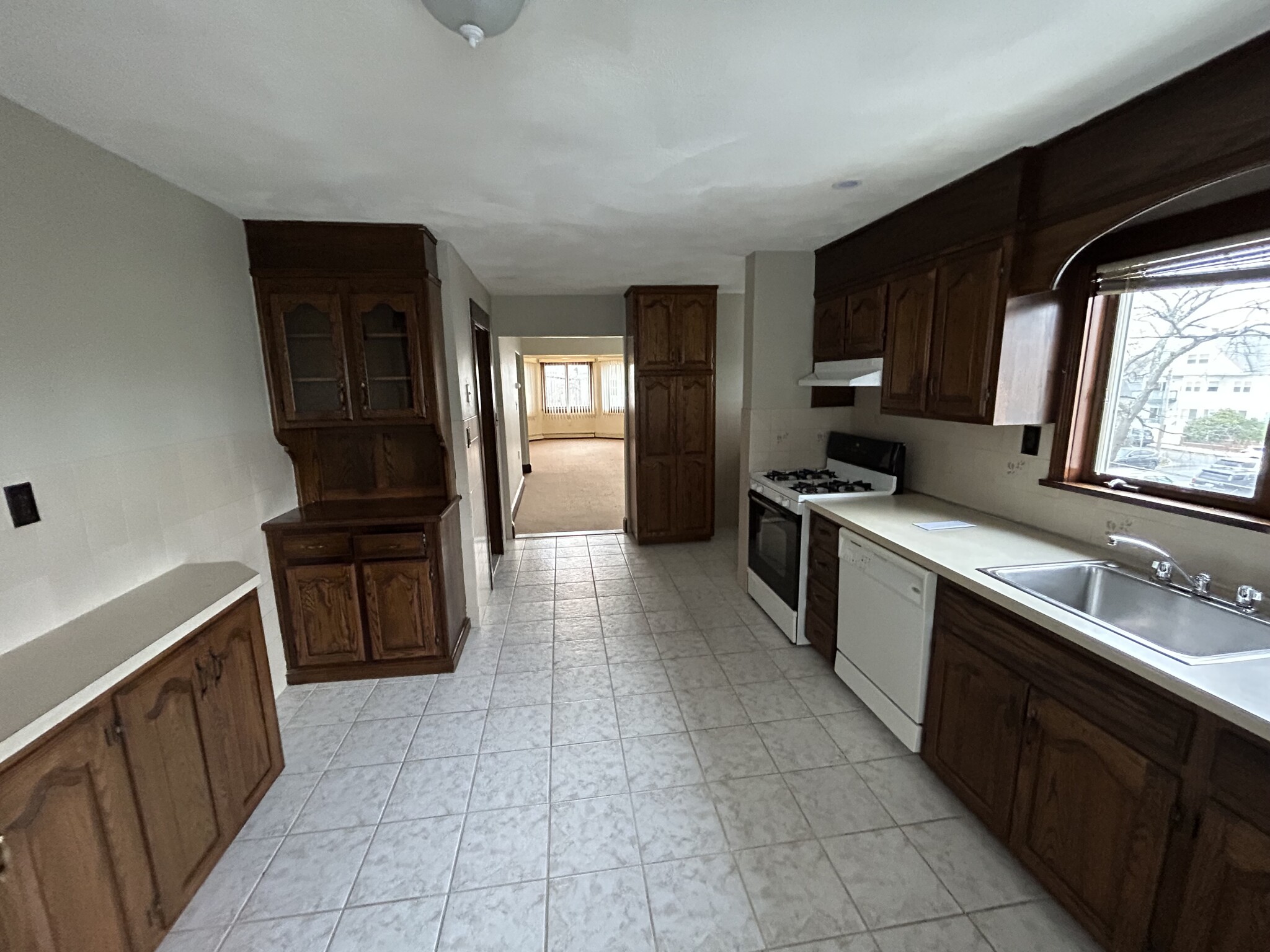 86 Medford St, Medford