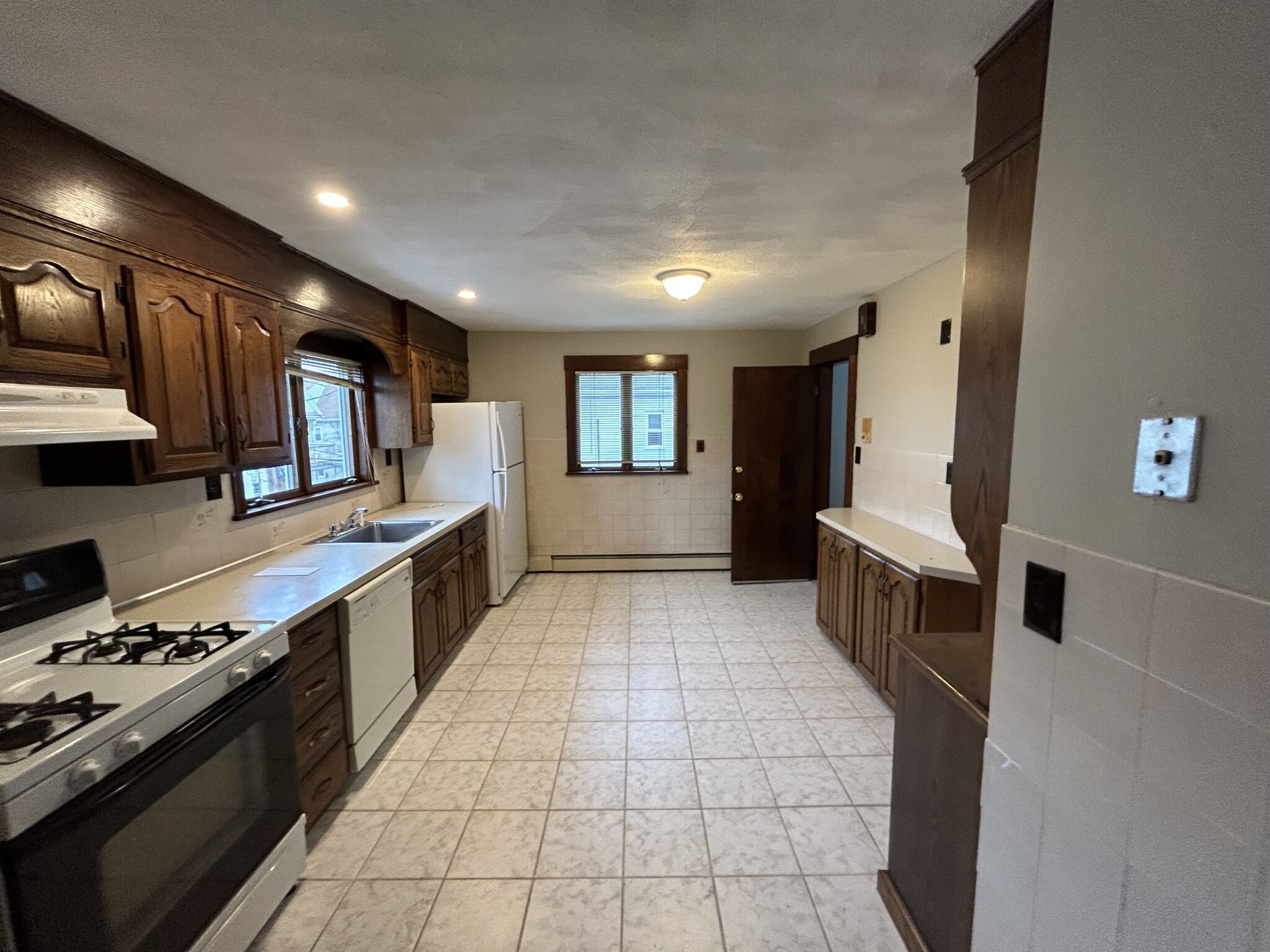 86 Medford St, Medford