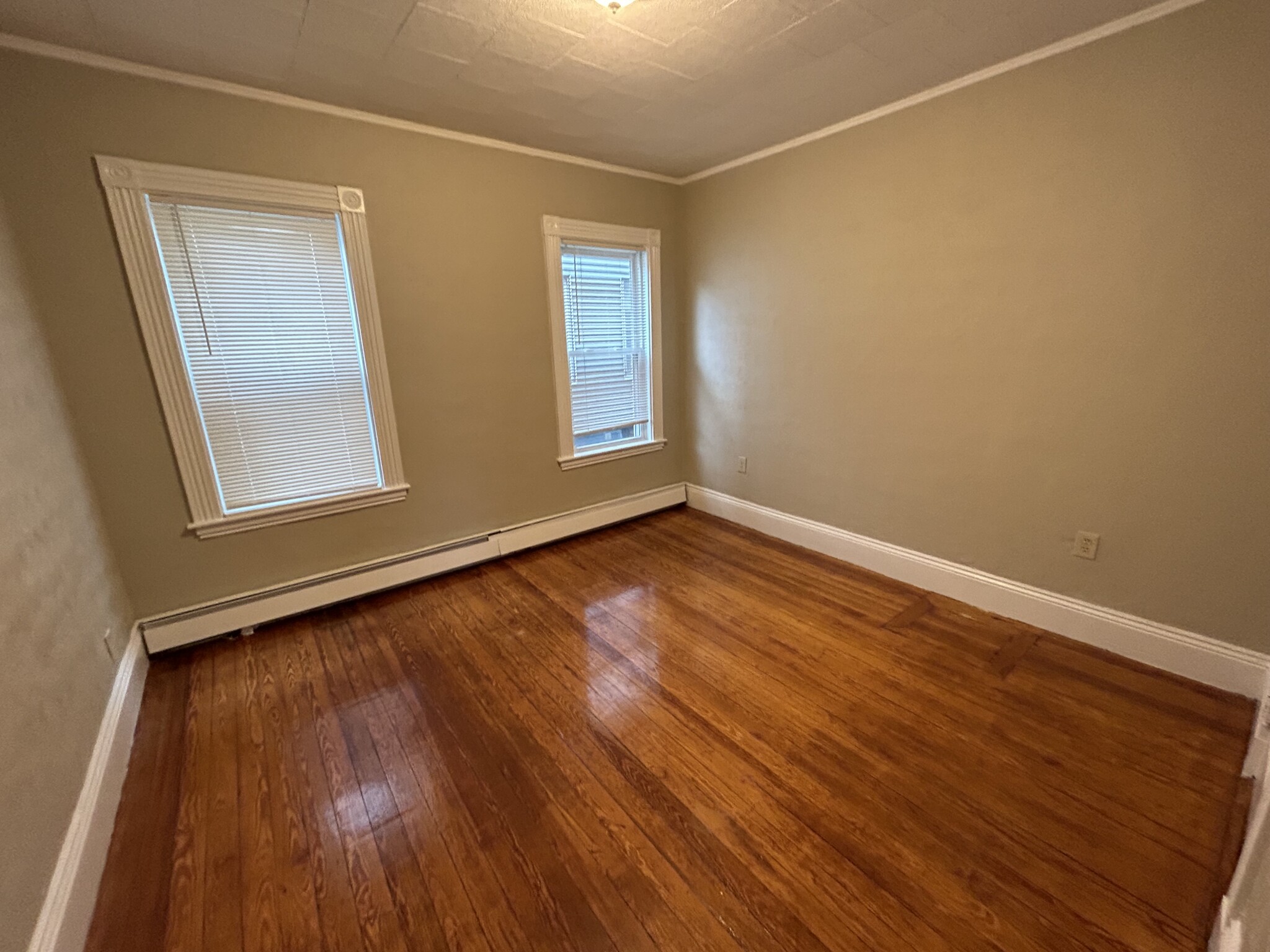 86 Medford St, Medford