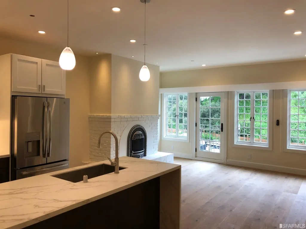1100 Lombard