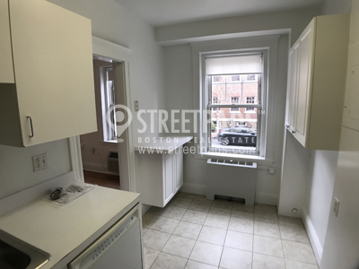 Photos of apartment on Chauncy St.,Cambridge MA 