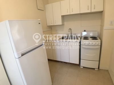 504 Beacon St, Fenway