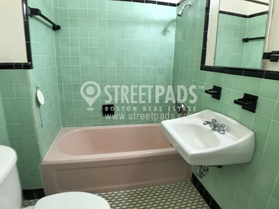 504 Beacon St, Fenway