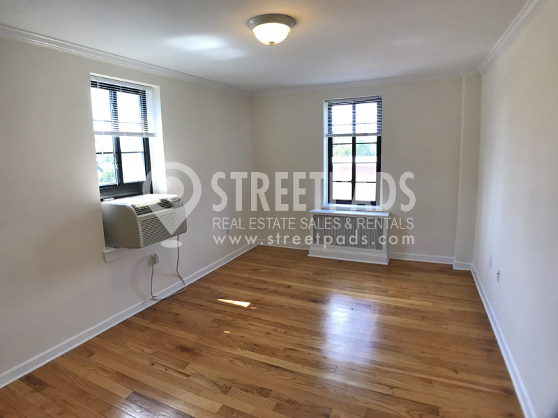 60 Brattle St, Harvard Square