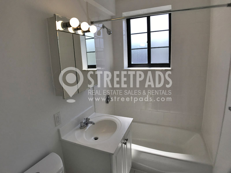 60 Brattle St, Harvard Square