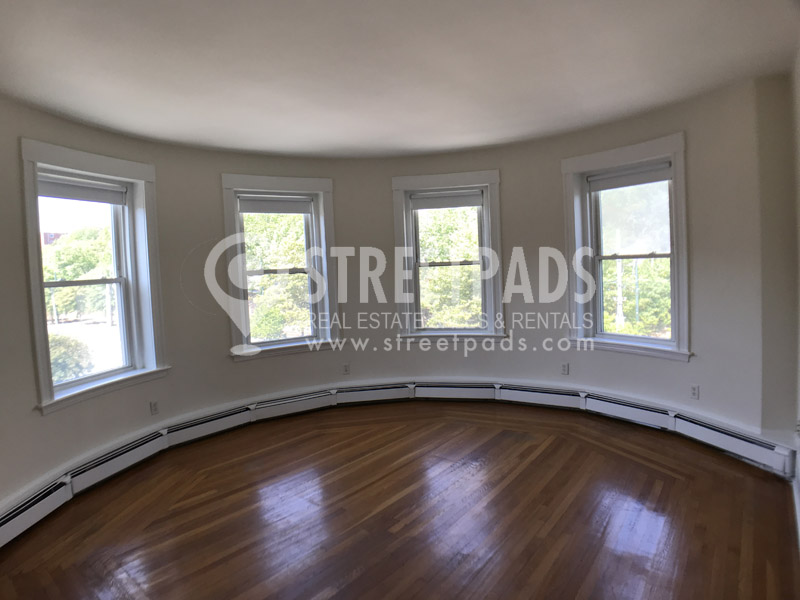 1539 Beacon St, Coolidge Corner