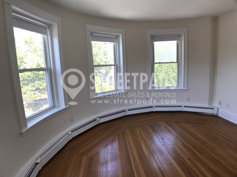 1539 Beacon St, Coolidge Corner