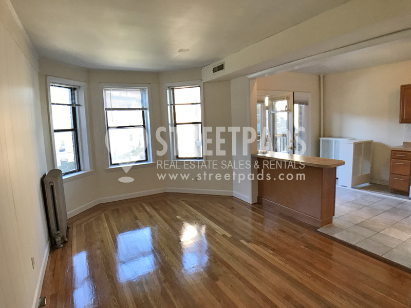 Pictures of  property for rent on Commonwealth Ave., Boston, MA 02134
