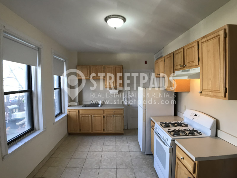 1 bed, 1 bath apartment for rent at 25 Brighton Ave Unit 4, Allston