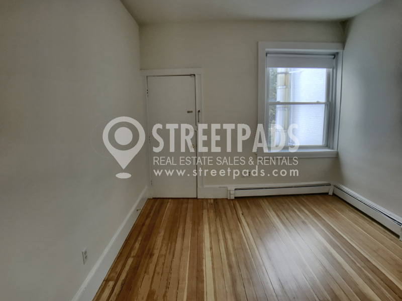 19 Fairbanks St, Coolidge Corner