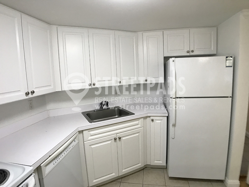 1539 Beacon St, Washington Square