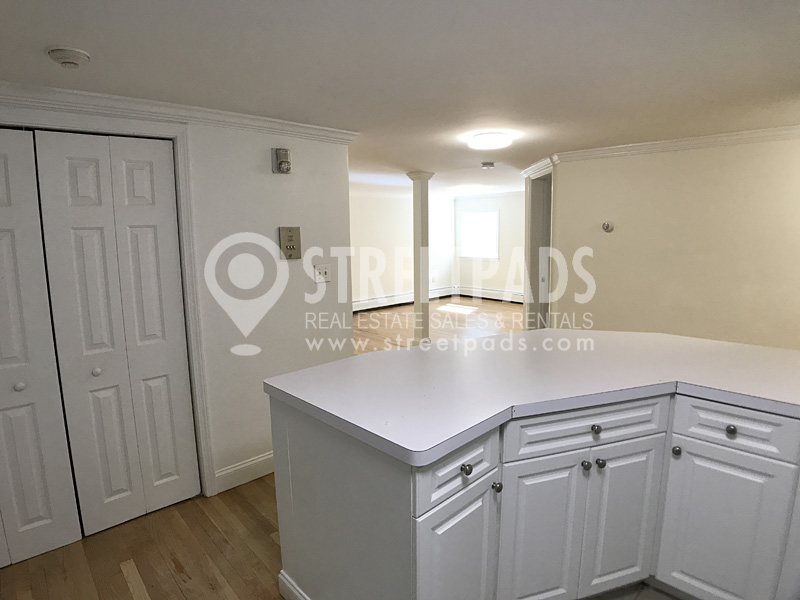 1539 Beacon St, Washington Square