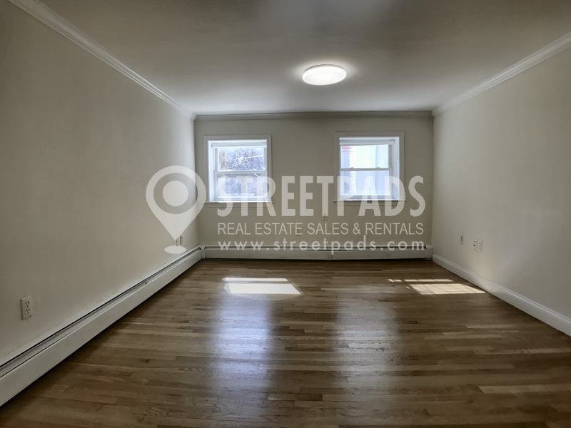 1539 Beacon St, Washington Square