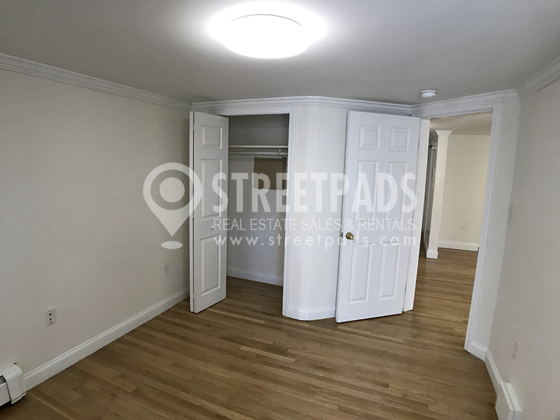 1539 Beacon St, Washington Square