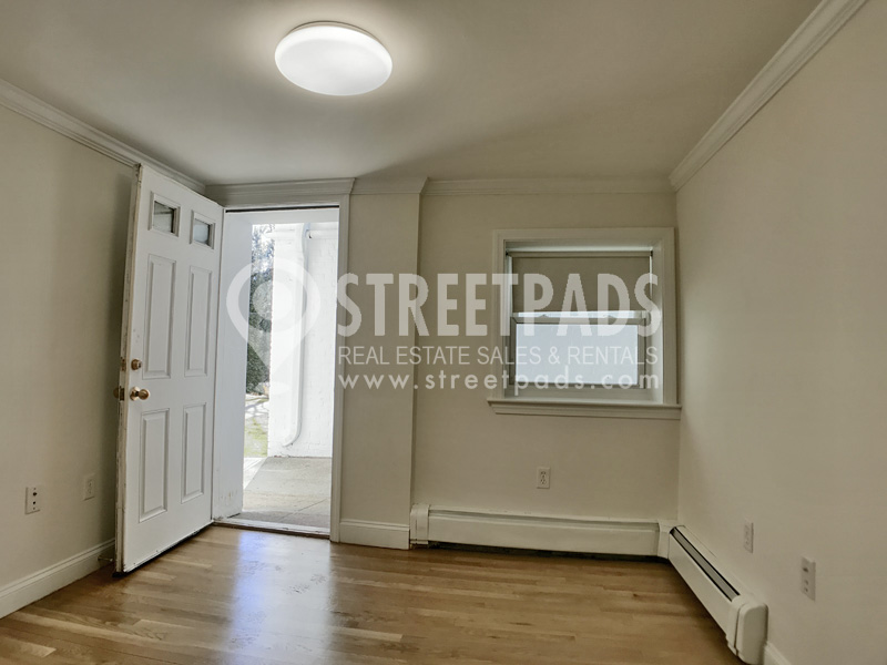 1539 Beacon St, Washington Square