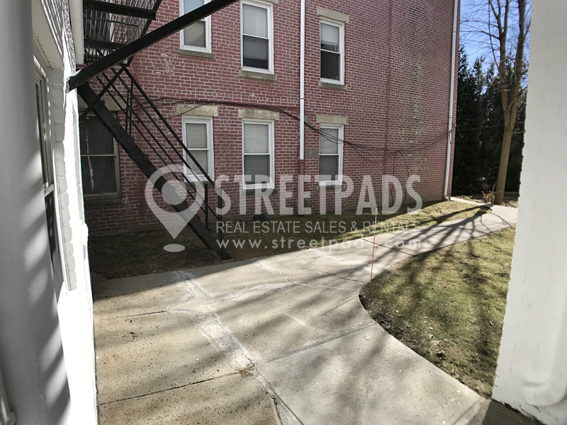 1539 Beacon St, Washington Square