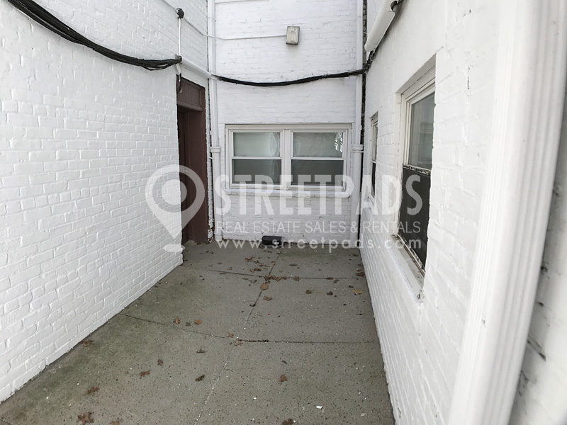 1539 Beacon St, Washington Square