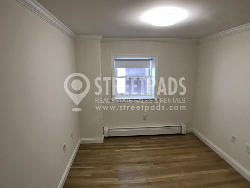 1539 Beacon St, Washington Square