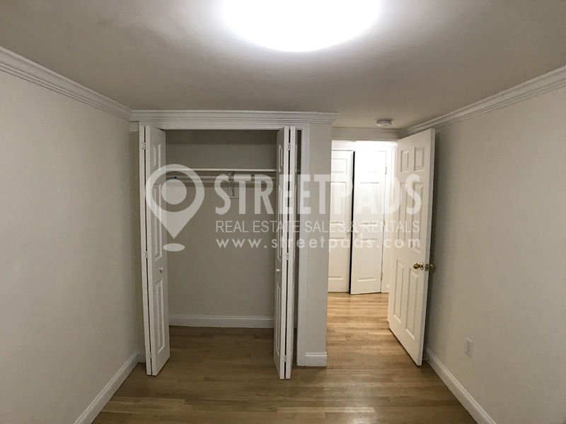 1539 Beacon St, Washington Square