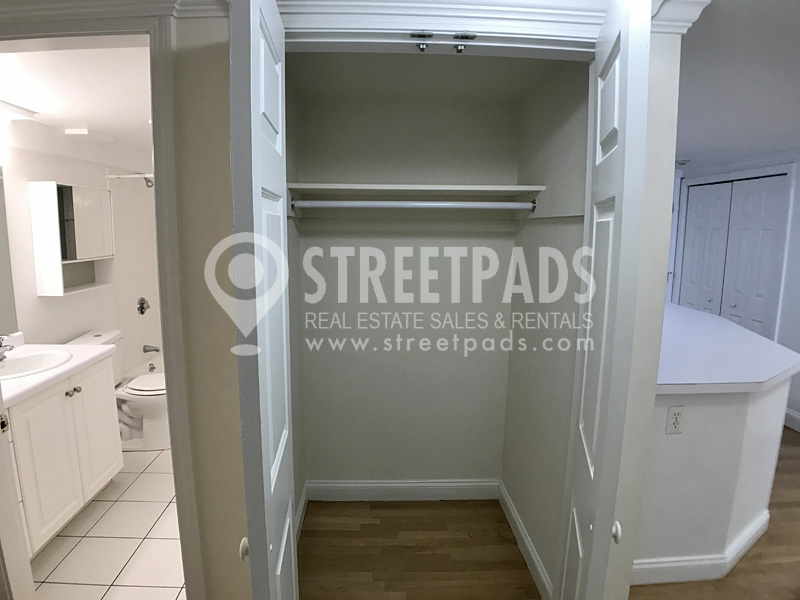 1539 Beacon St, Washington Square