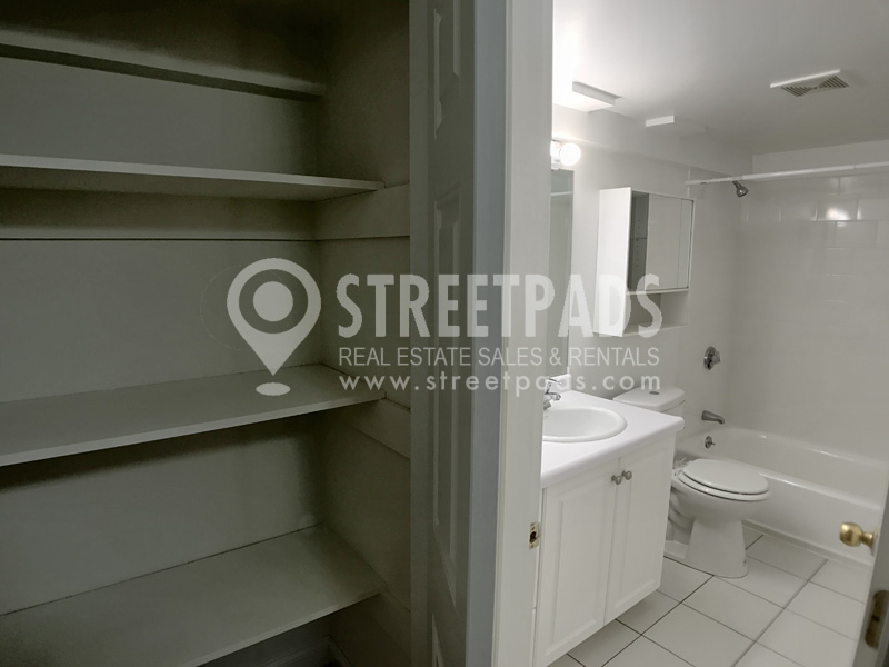 1539 Beacon St, Washington Square