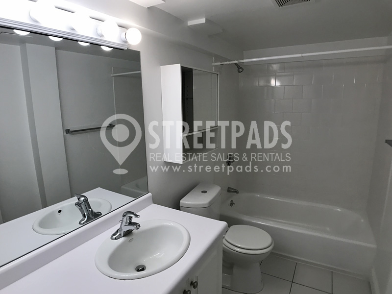 1539 Beacon St, Washington Square