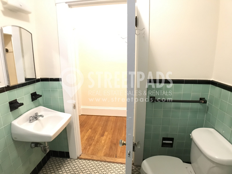 504 Beacon St, Fenway