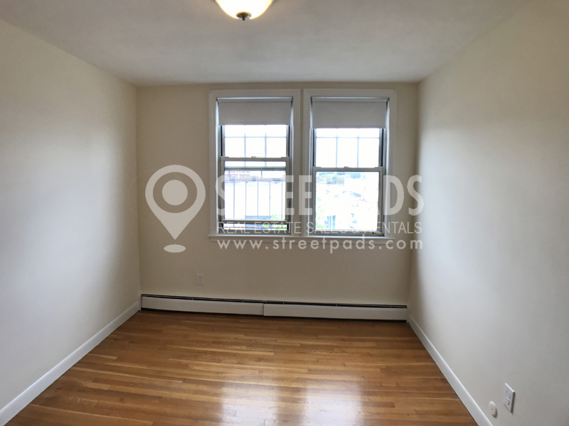 160 North Beacon St, Brighton