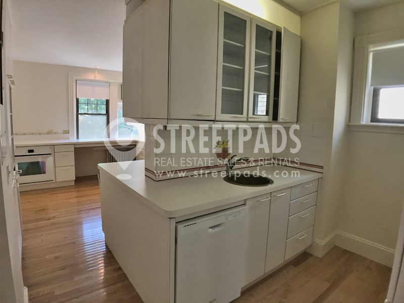 4.5 bed, 2 bath apartment for rent at 109 Saint Paul St Unit 2, Coolidge Corner — photo 15 of 57