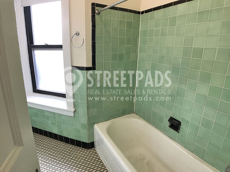 504 Beacon St, Fenway