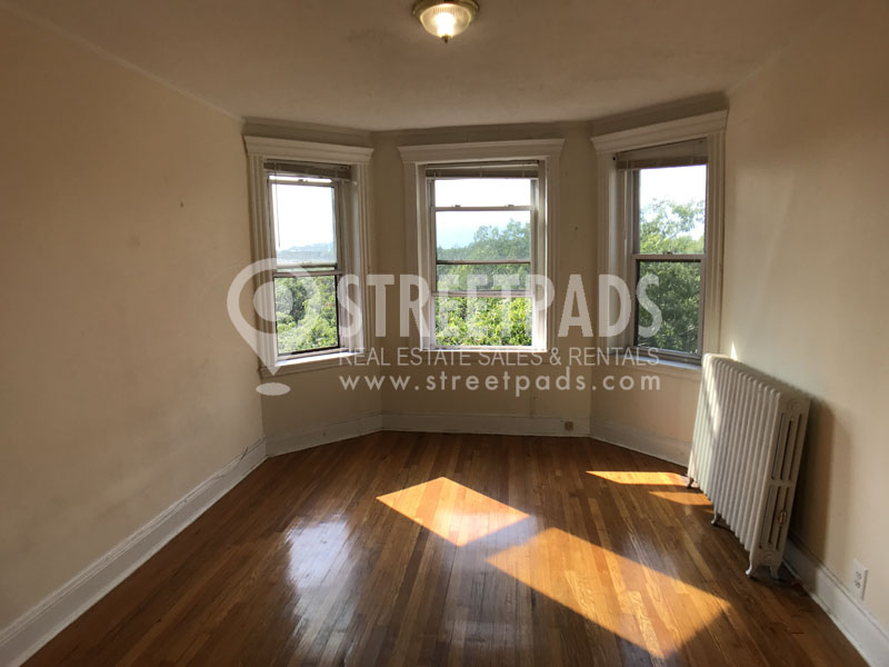 Photos of apartment on Riverway,Boston MA 02115