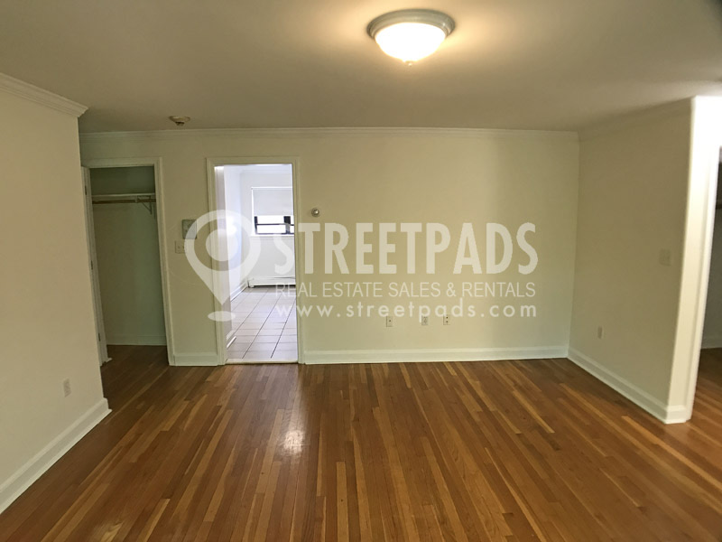 42 Harvard Ave, Washington Square