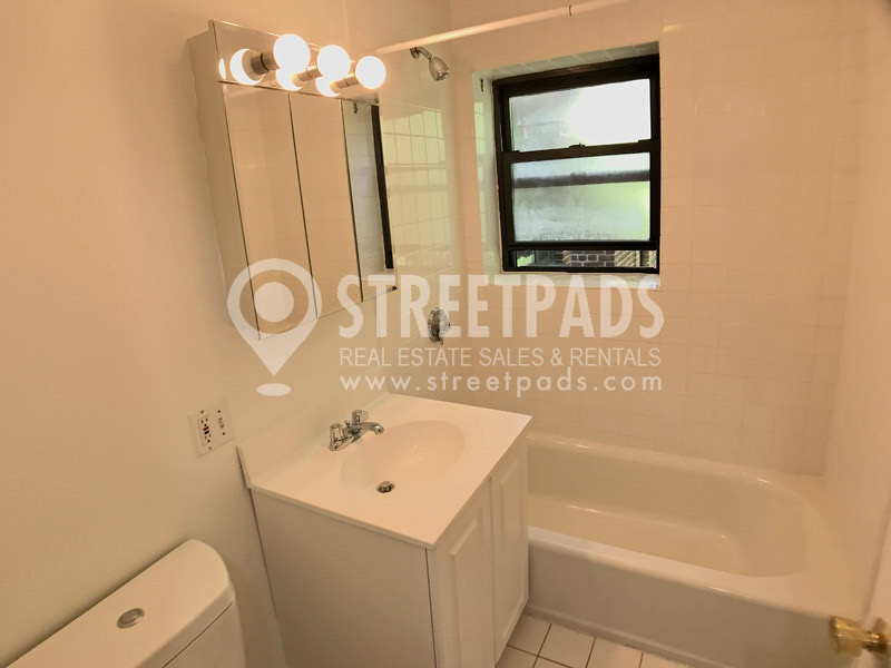 42 Harvard Ave, Washington Square