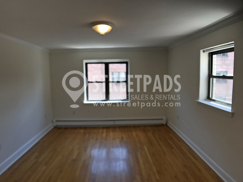 42 Harvard Ave, Washington Square