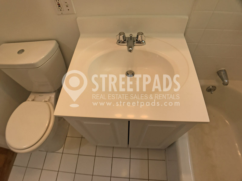 42 Harvard Ave, Washington Square