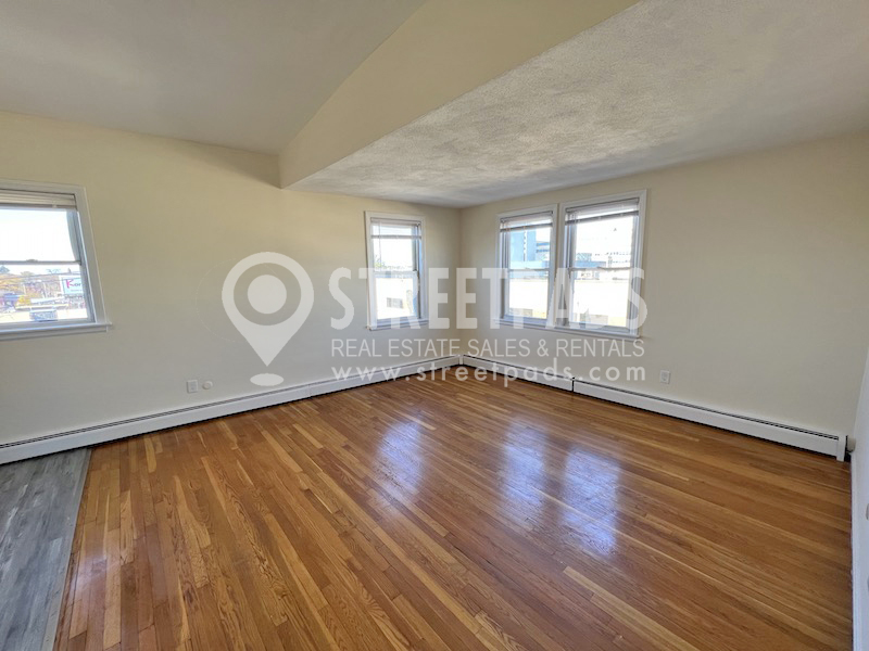 180 North Beacon St, Brighton