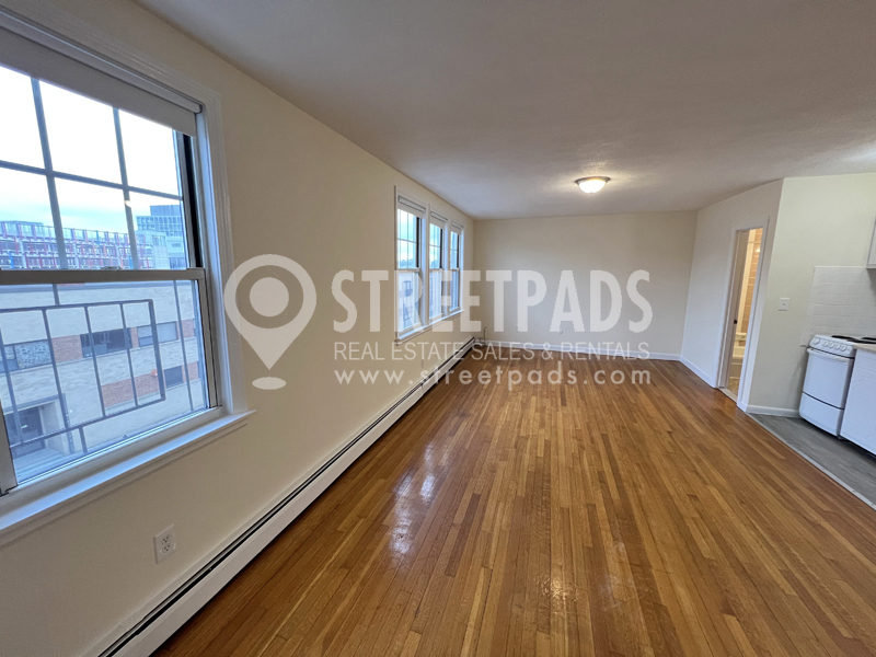 180 North Beacon St, Brighton