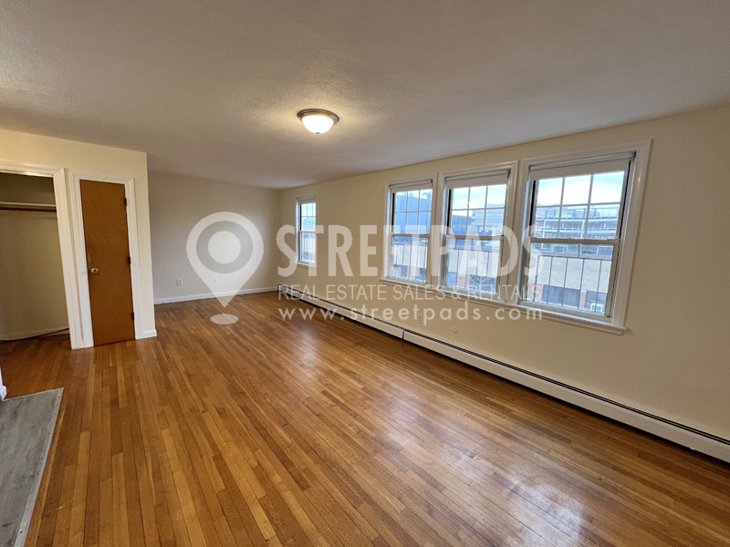 180 North Beacon St, Brighton