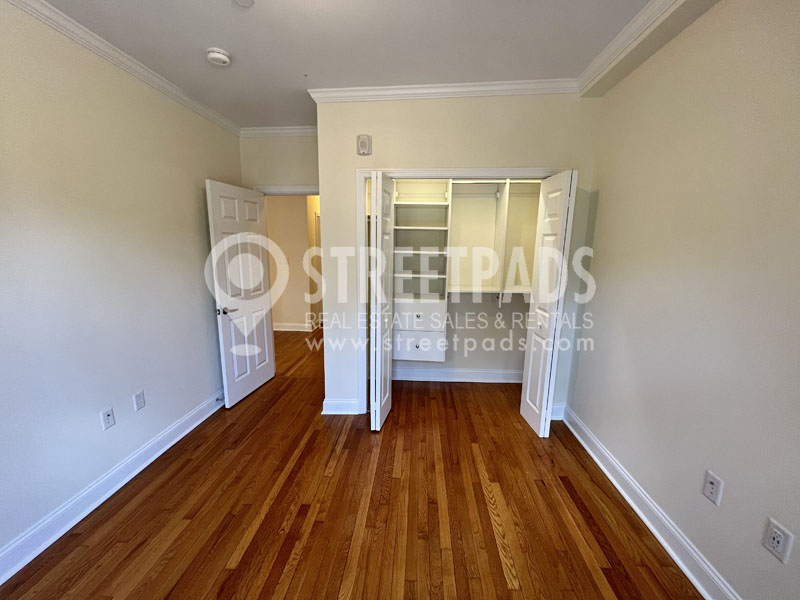 1 Langdon Sq, Neighborhood Nine