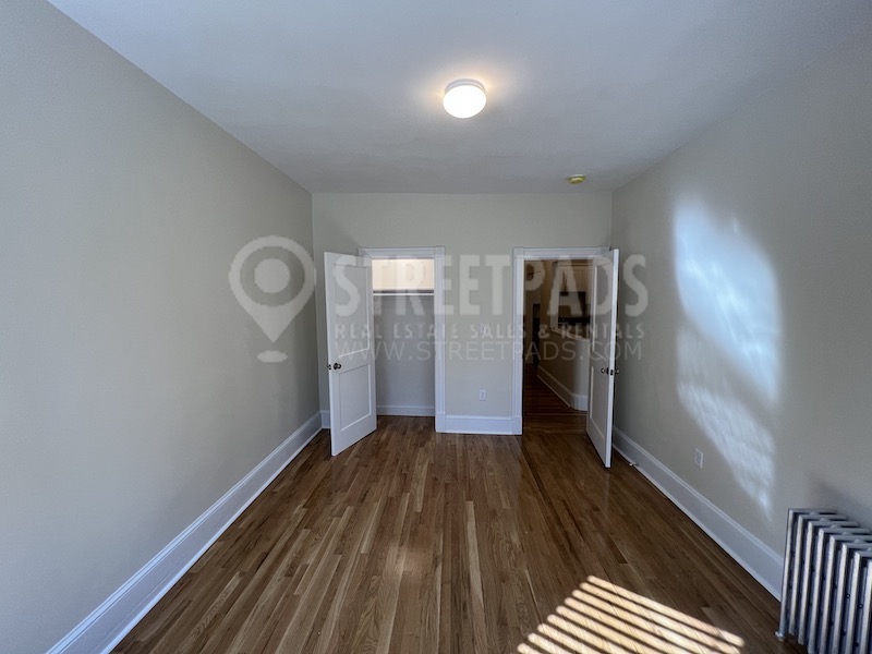 1450 Beacon St, Washington Square