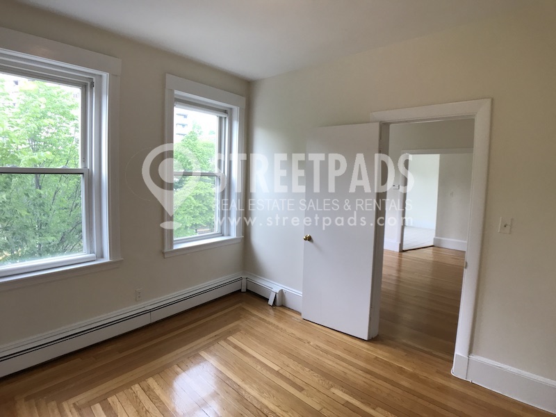 1539 Beacon St, Brighton