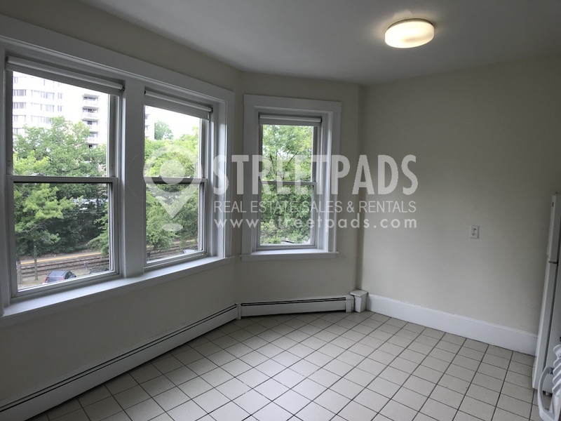 1539 Beacon St, Brighton