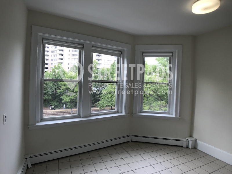 1539 Beacon St, Brighton