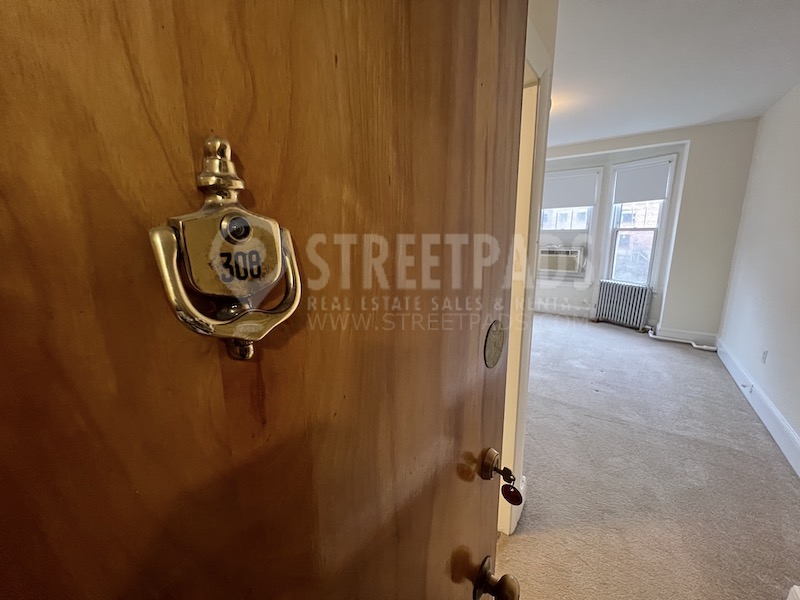 Photos of apartment on Beacon St.,Brookline MA 02446