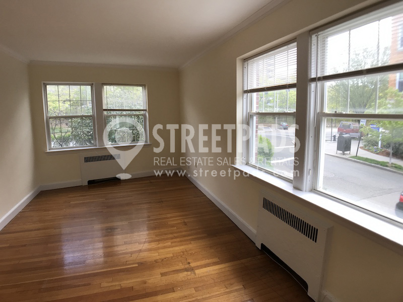 24 Fairbanks St, Washington Square