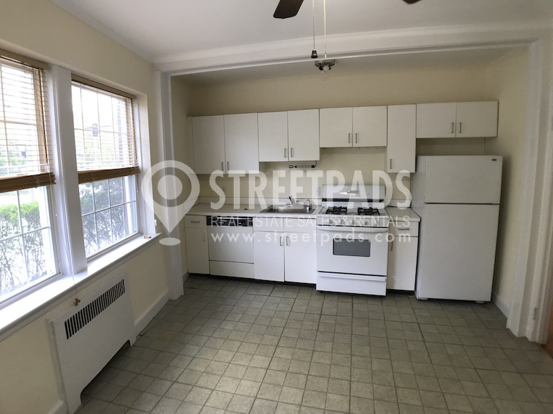 24 Fairbanks St, Washington Square