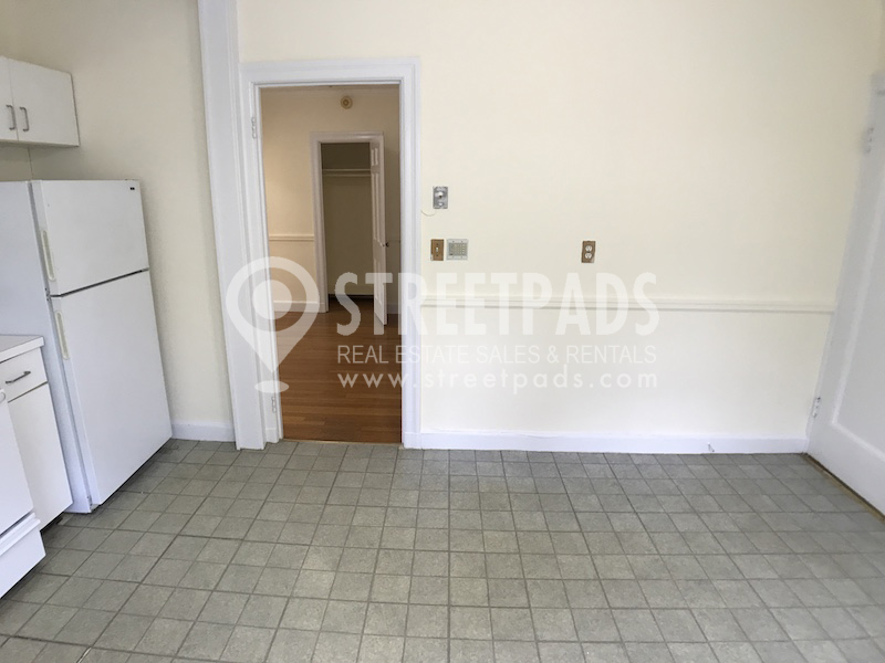 24 Fairbanks St, Washington Square