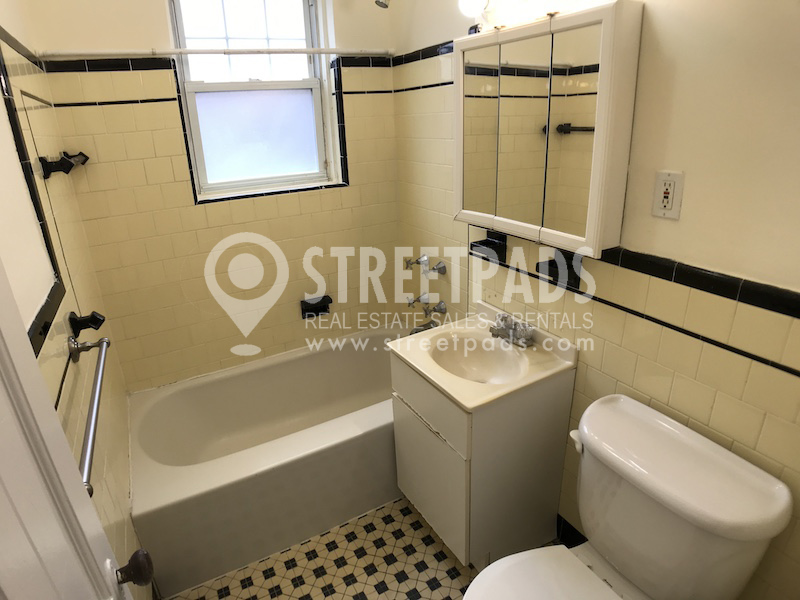 24 Fairbanks St, Washington Square